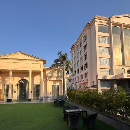 Hotel Swarn Towers Bareilly Exteriér fotografie