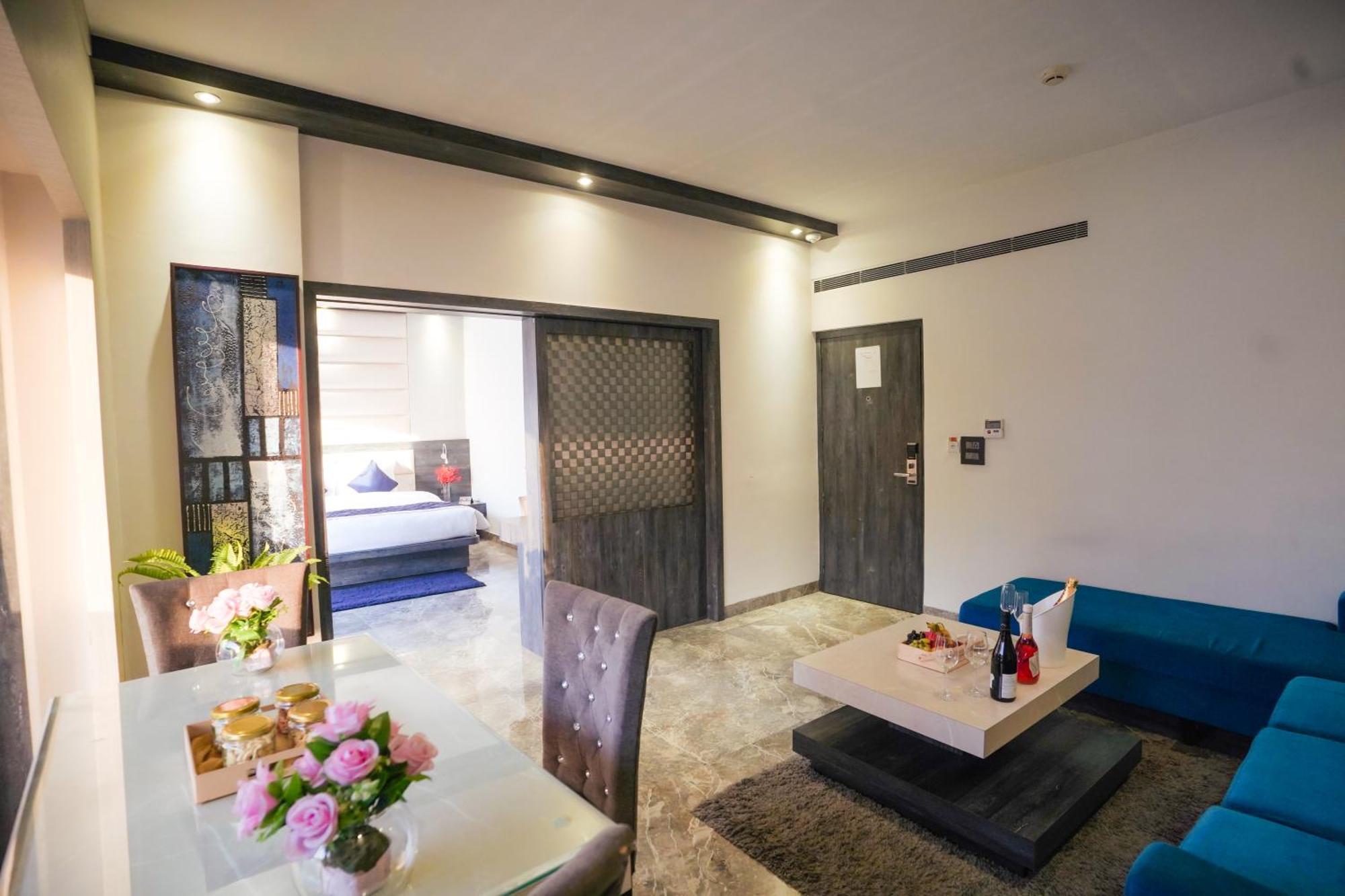 Hotel Swarn Towers Bareilly Exteriér fotografie