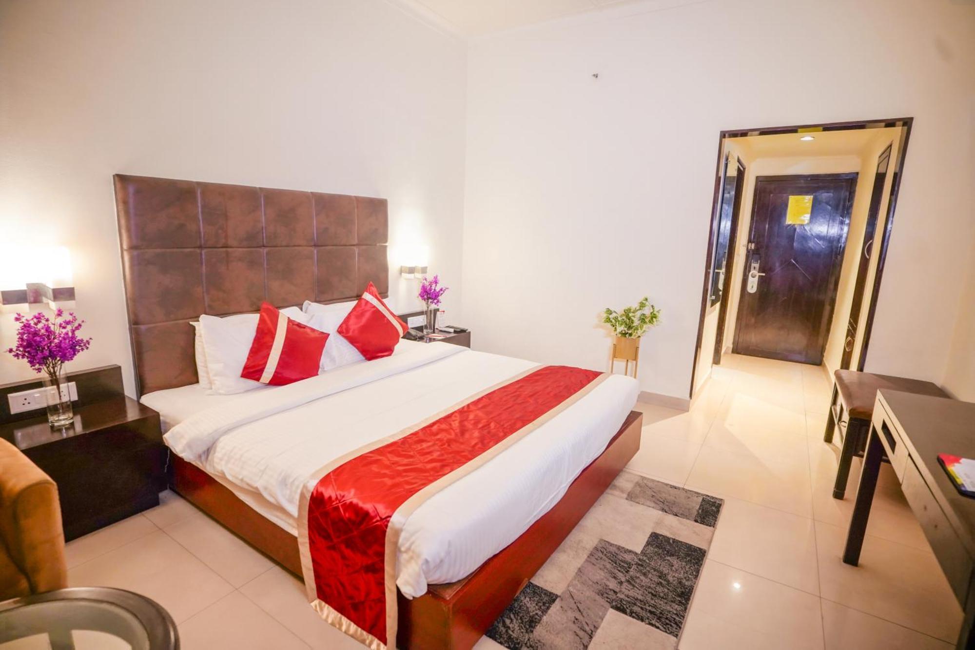 Hotel Swarn Towers Bareilly Exteriér fotografie