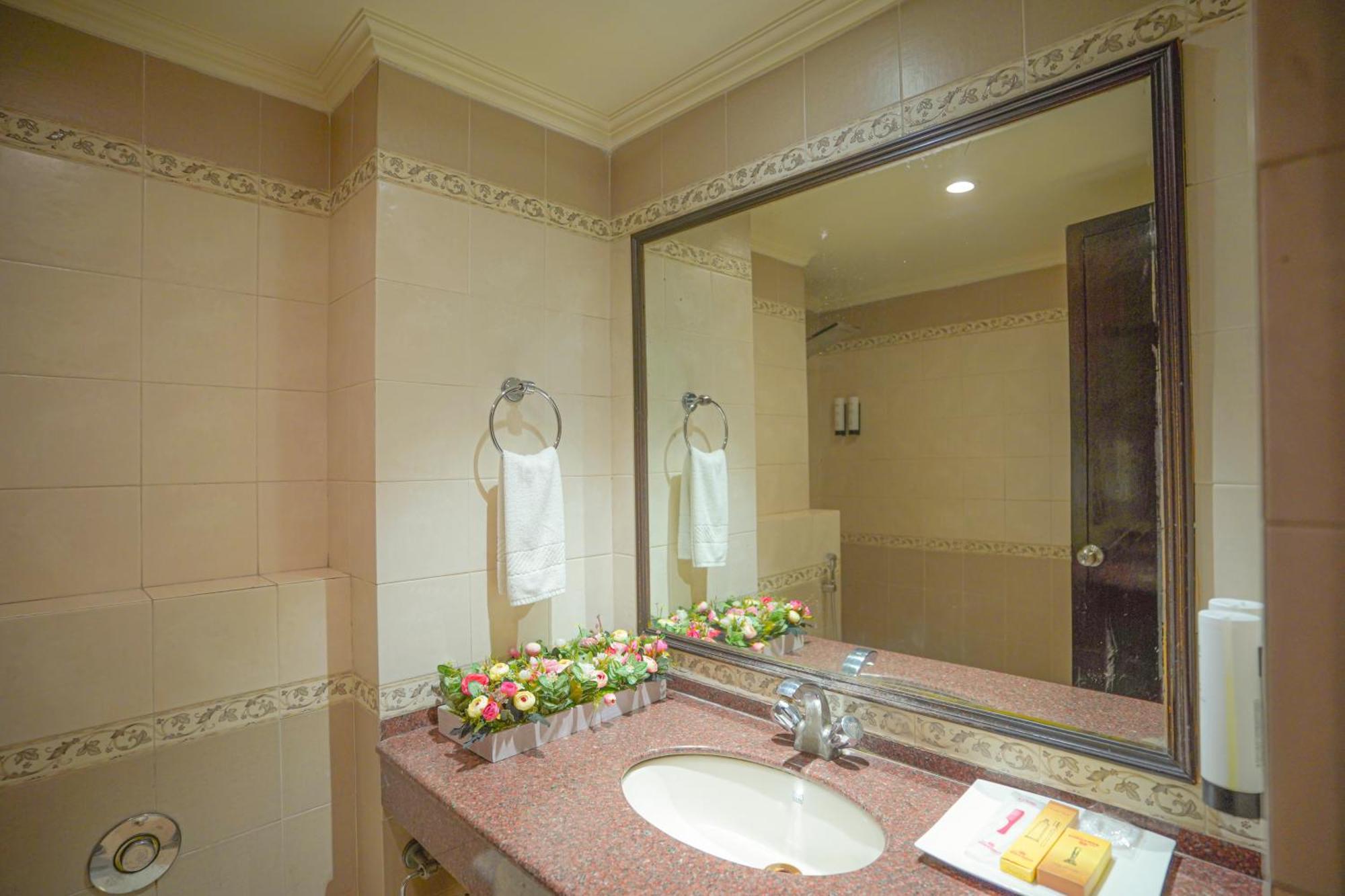 Hotel Swarn Towers Bareilly Exteriér fotografie