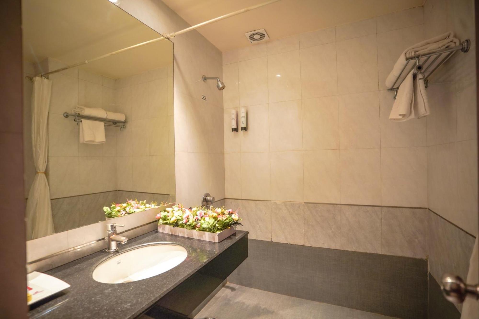 Hotel Swarn Towers Bareilly Exteriér fotografie