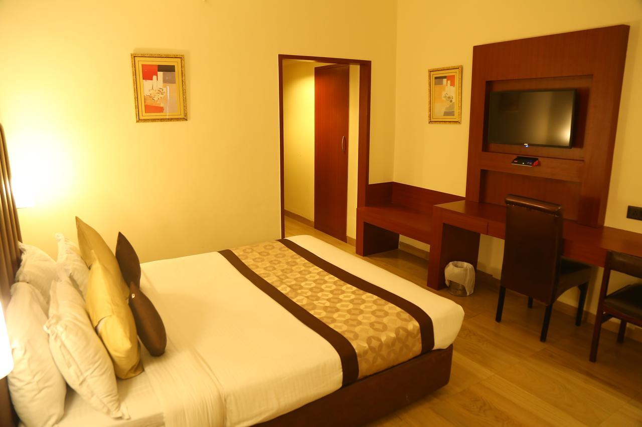 Hotel Swarn Towers Bareilly Exteriér fotografie